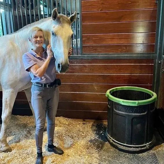 Beroemde dierenarts en onderzoeker dr. Hilary Clayton is zeer te spreken over de Forager Slowfeeder - Haygain Netherlands